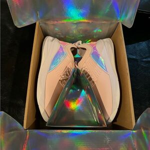 Go Clove nursing shoes